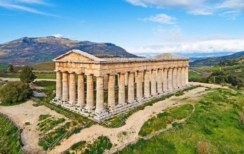 Scopri Segesta: Templi Dorici e Paesaggi Naturali da Villa Nunziatella